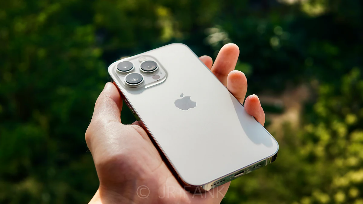 手裡的 iPhone